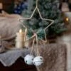 Etoile De Noël à Suspendre Grelots Naturel -Village de Noel 1 etoile fer etoile enveloppee jute cloche metal noeud jute 128628 1687350538
