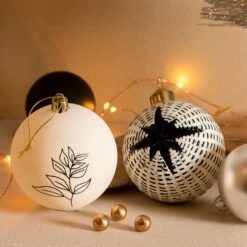 Lot De 12 Boules De Noël (D80 Mm) Sophia Blanc Laine -Village de Noel 12 boule incassable mat feuille papillon 2ass branch butterfly 129120 1687509024