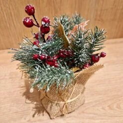 Composition Florale De Noël Baie Givrée