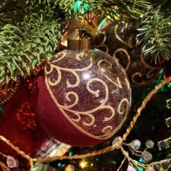 Lot De 12 Boules De Noël (D80 Mm) En Verre Arabesque Rouge -Village de Noel lot de 12 boules de no l d80 mm en verre arabesque rouge 129182 1694436098