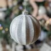 Lot De 12 Boules De Noël Onduly Argent -Village de Noel lot de 12 boules de no l d80 mm onduly bleu 129006 1691149771