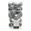 Lot De 30 Boules De Noël Assorties Alpine Argent -Village de Noel lot de 30 boules de noel assorties alpine argent 32897