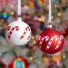Lot De 6 Boules De Noël (D80 Mm) En Verre Sucre D'orge Rouge -Village de Noel lot de 6 boules de no l d80 mm en verre sucre d orge rouge 128909 1687343185