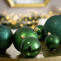 Lot De 30 Boules De Noël Assorties New Alpine Vert Sapin -Village de Noel newalpine vert deco 741