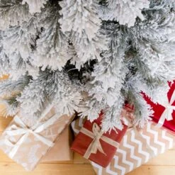 Sapin Artificiel De Noël Oregon H215 Cm Vert Enneigé -Village de Noel sapin artificiel de no l oregon h 215 cm vert enneig 130078 1689078629